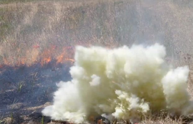 El primer cortafuegos en una caja del mundo explota para mantener a raya los incendios forestales