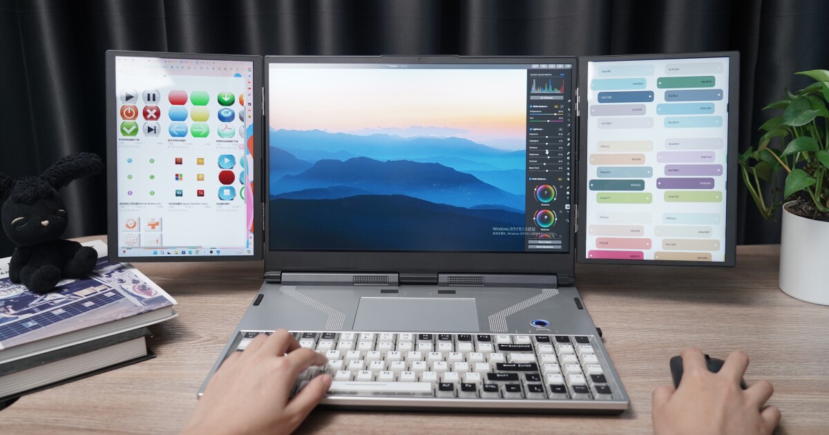 Un portátil de triple pantalla combina inmersión y portabilidad