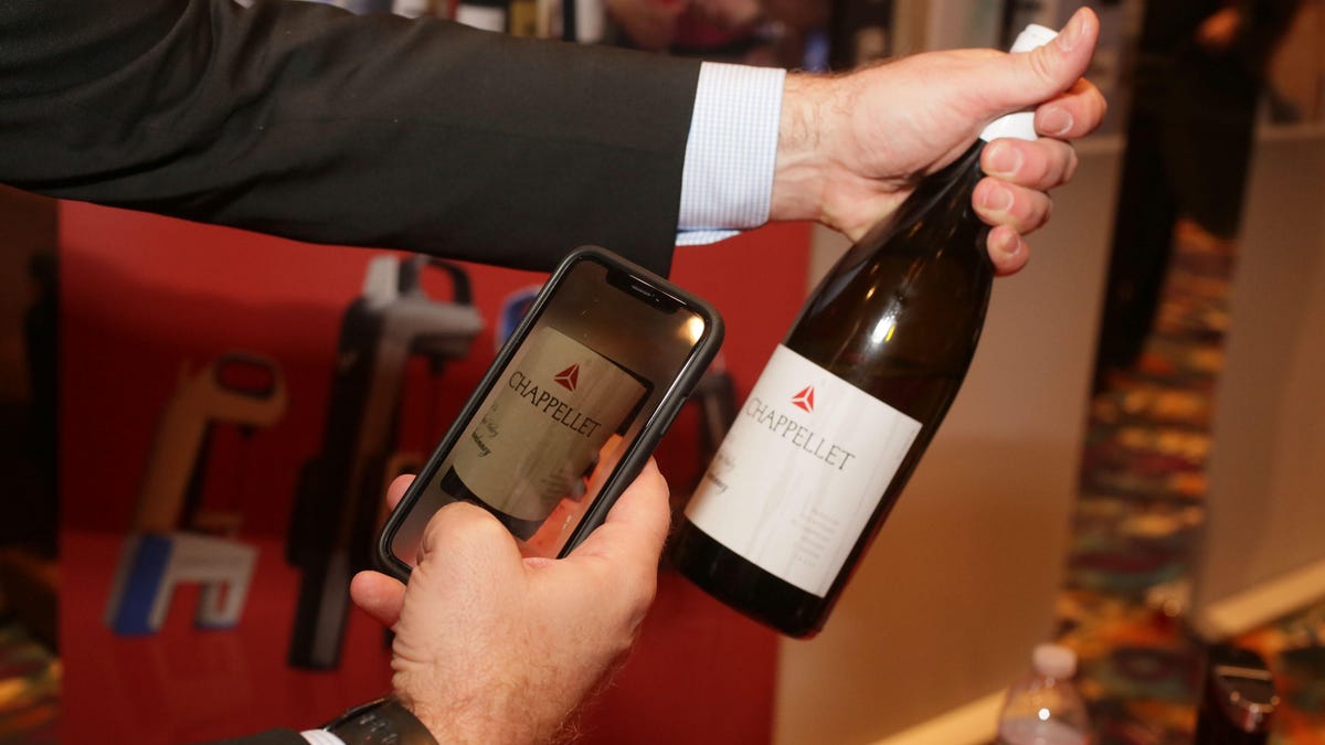 Esto es lo que me dijo un sumiller sobre cómo conseguir un buen vino a bajo precio