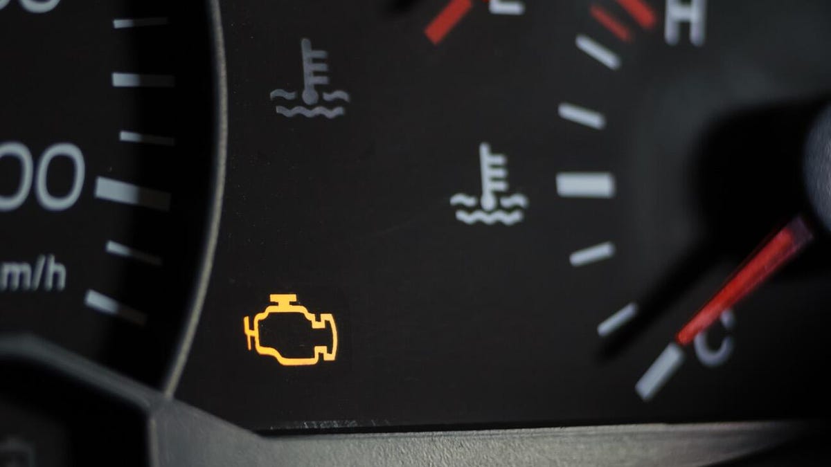 Este dongle Bluetooth diagnosticará la luz de verificación del motor