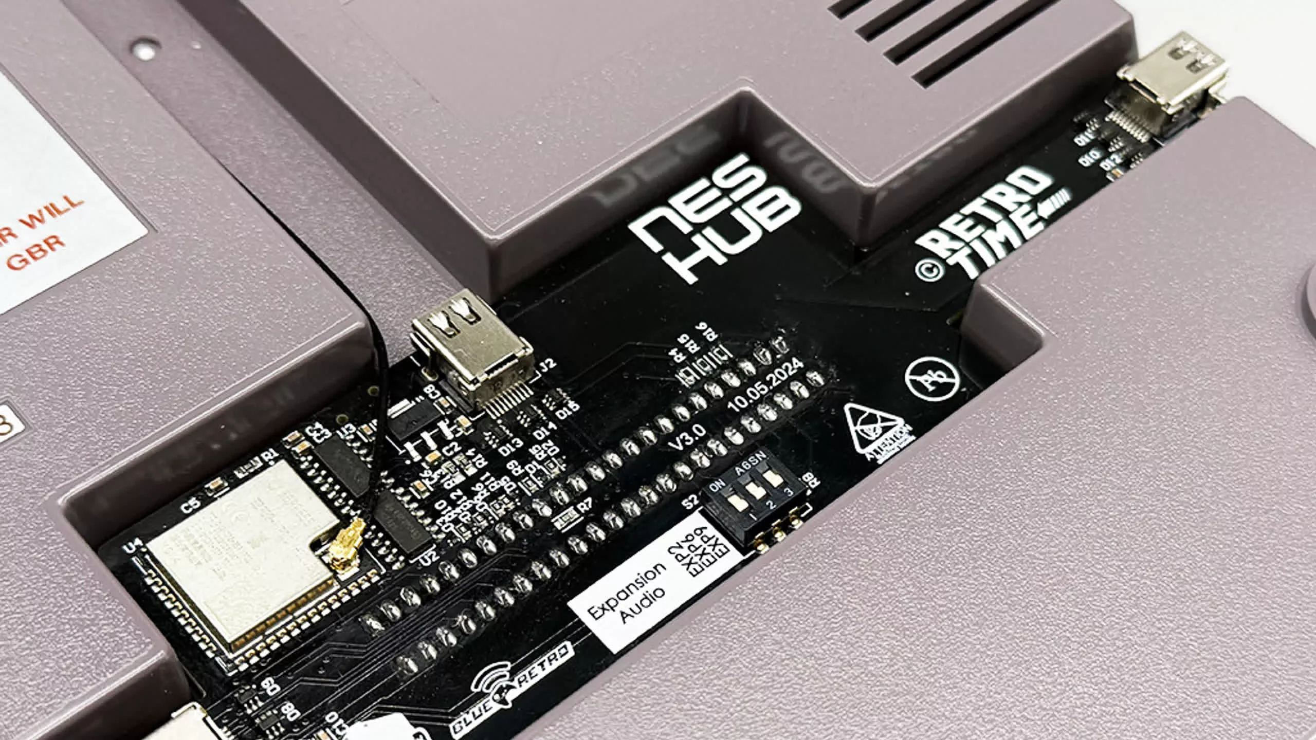 El puerto de expansión de NES recibe su primer periférico después de 39 años, un hub Bluetooth