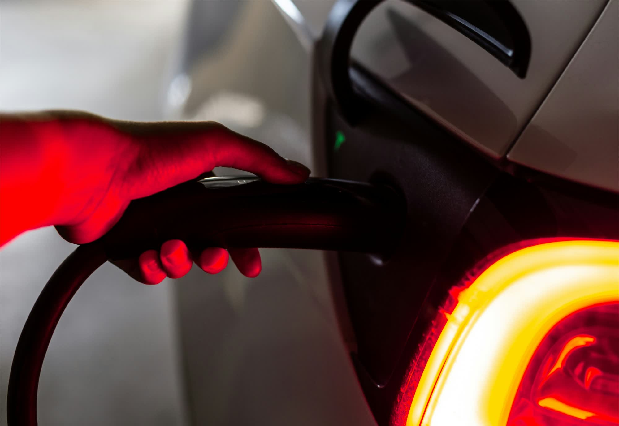 Los precios de las baterías de vehículos eléctricos se desplomarán y se pronostica una dramática caída del 50% para 2026