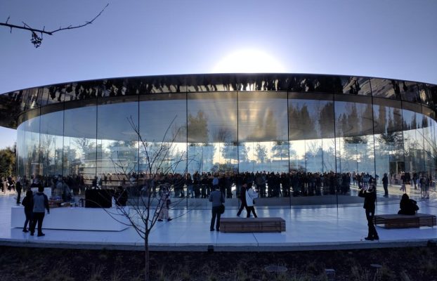 La junta laboral estadounidense acusa a Apple de violar los derechos de los empleados