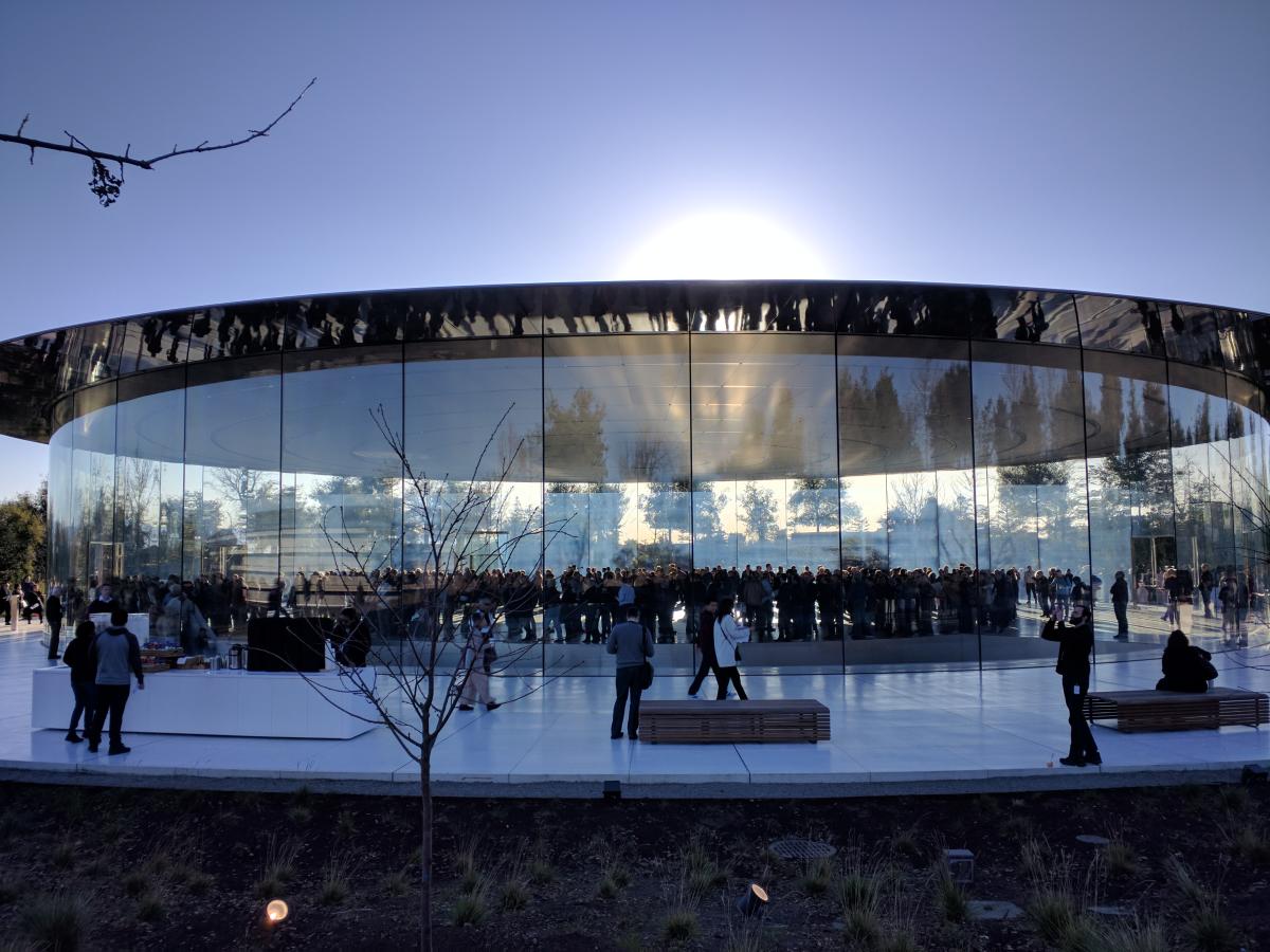 La junta laboral estadounidense acusa a Apple de violar los derechos de los empleados