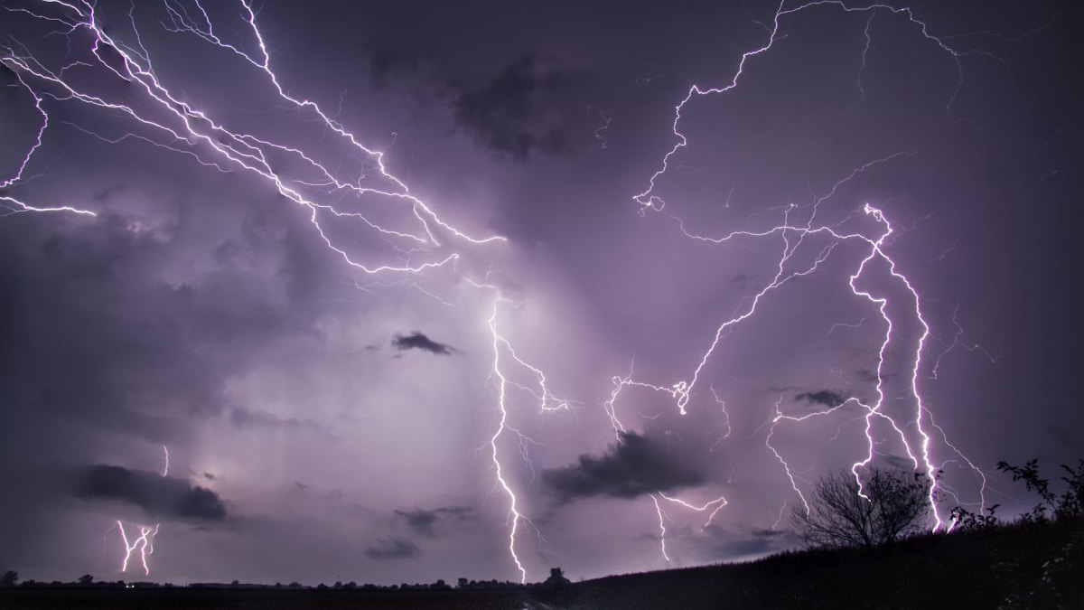 El avión ER-2 de la NASA revela complejos rayos gamma provenientes de tormentas eléctricas