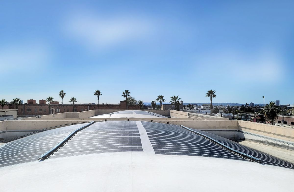 Merlin Solar apuesta a que los paneles retorcidos le ayudarán a aterrizar en los tejados de todo el mundo