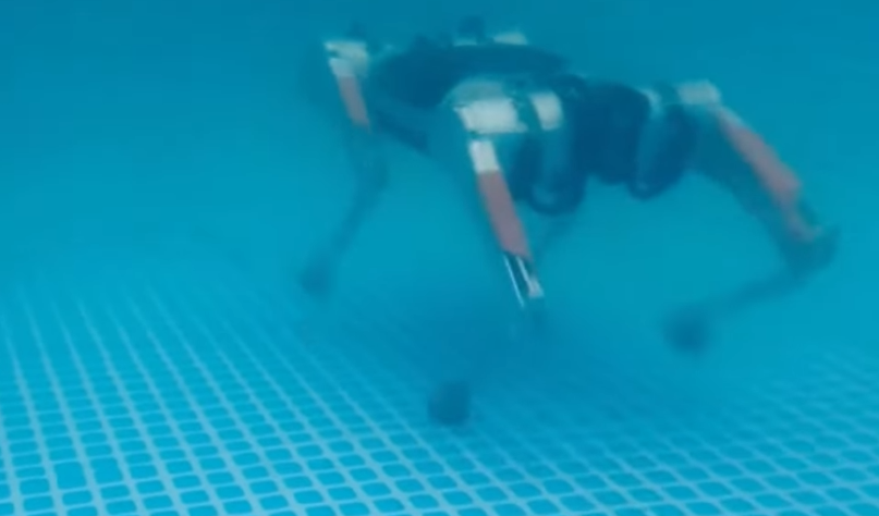 Este perro robot submarino viene con su propia banda sonora de terror