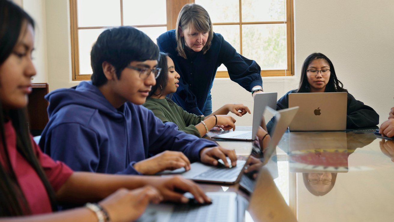 Apple amplía las subvenciones educativas y los recursos educativos