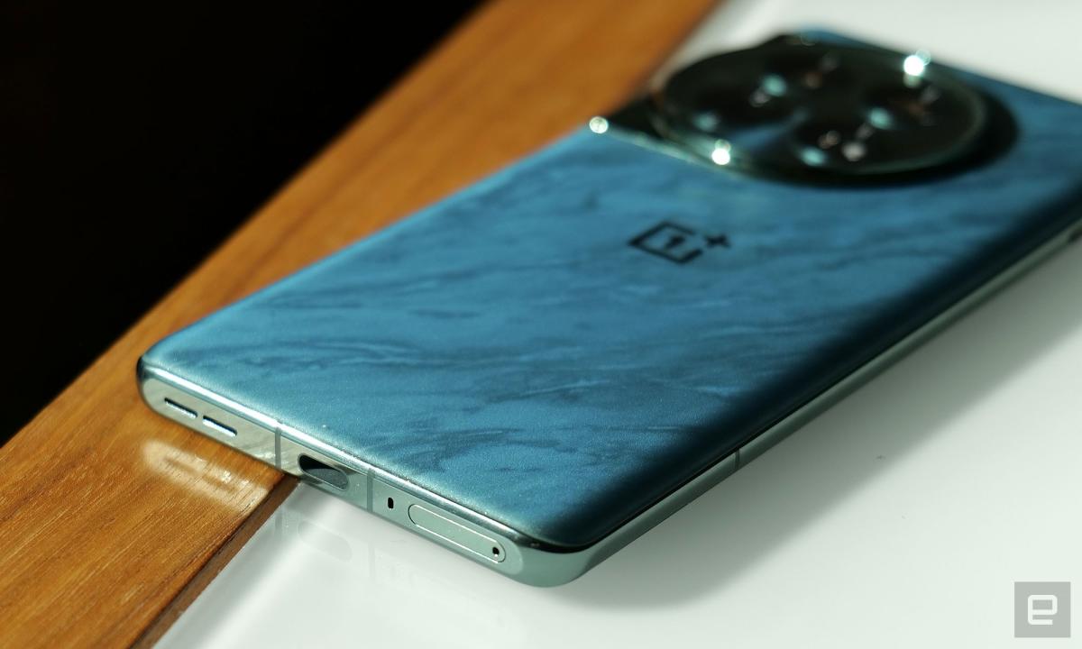 El teléfono inteligente OnePlus 12 cae a un mínimo histórico de $650 para Prime Day