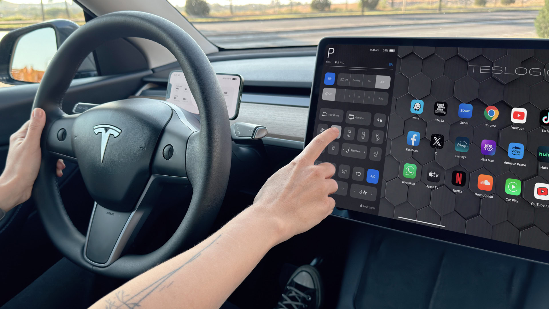 ¿Falta Android Auto en tu Tesla? Este dispositivo puede arreglar eso