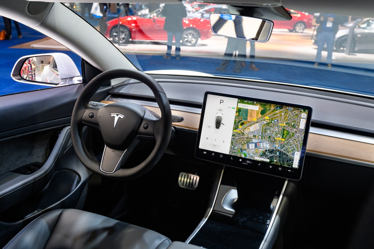 El software de conducción autónoma total de Tesla está siendo investigado por el regulador federal de seguridad