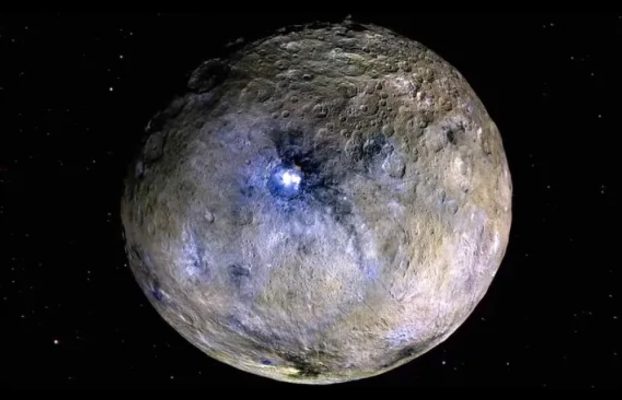 El planeta enano Ceres alguna vez albergó un océano fangoso debajo de su superficie helada