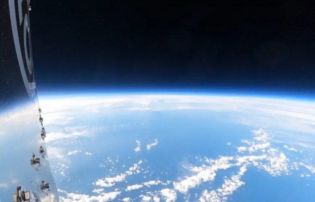 El primer vuelo en globo tripulado al espacio con un invitado especial