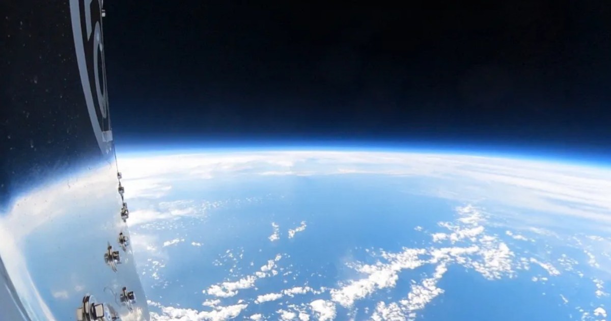 El primer vuelo en globo tripulado al espacio con un invitado especial