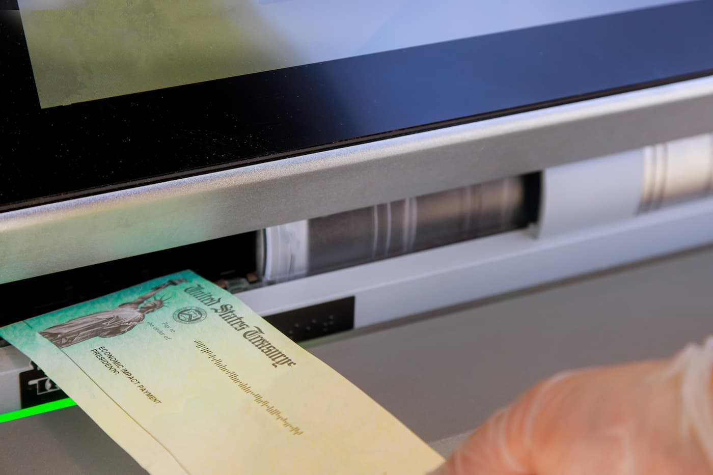 ¿Se puede enviar un cheque por fax? Sí. Siga estos pasos para hacerlo de forma segura