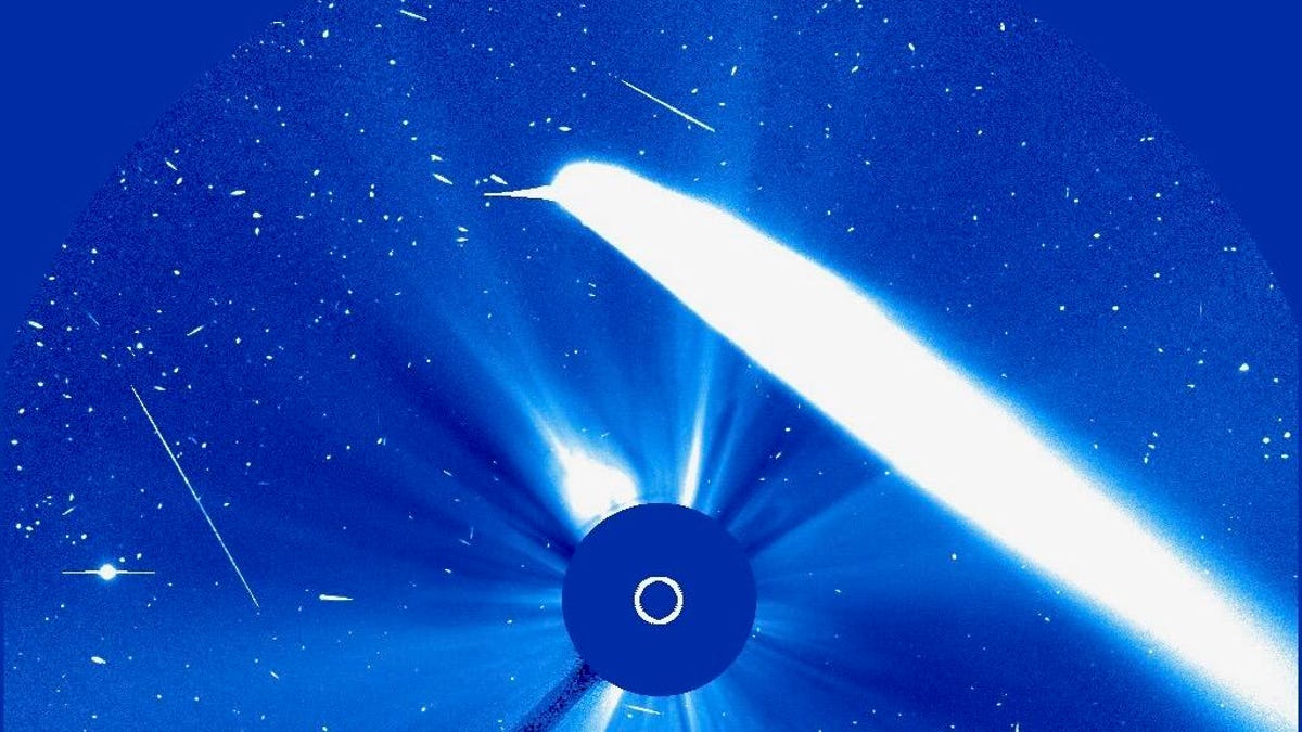 Vea la rara ‘anticola’ del cometa A3 en un vídeo desde el espacio
