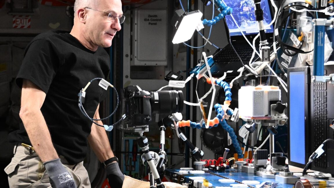 El astronauta en activo más viejo de la NASA es también uno de los humanos más curiosos