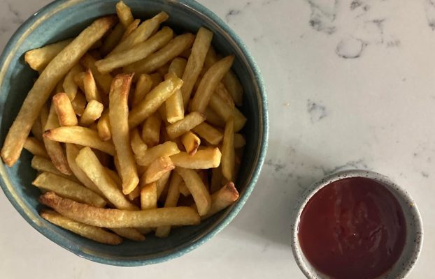 Cómo obtener papas fritas perfectamente crujientes en su freidora