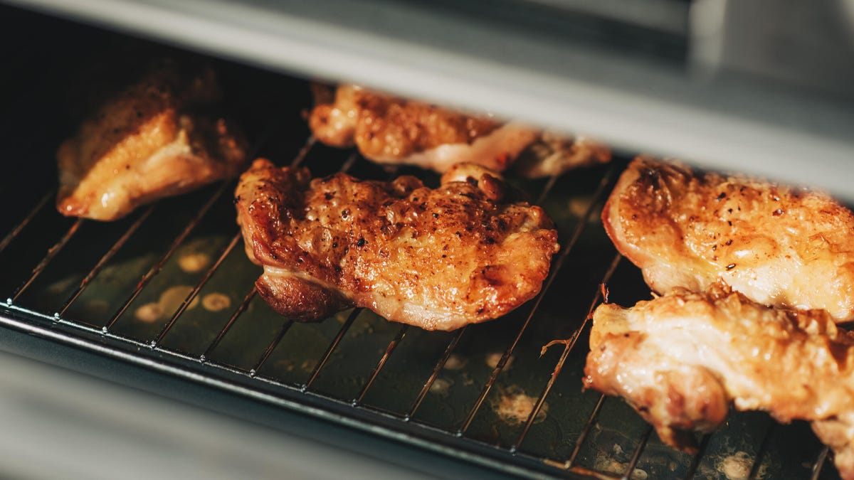 Cómo freír muslos de pollo perfectos al aire en solo 15 minutos