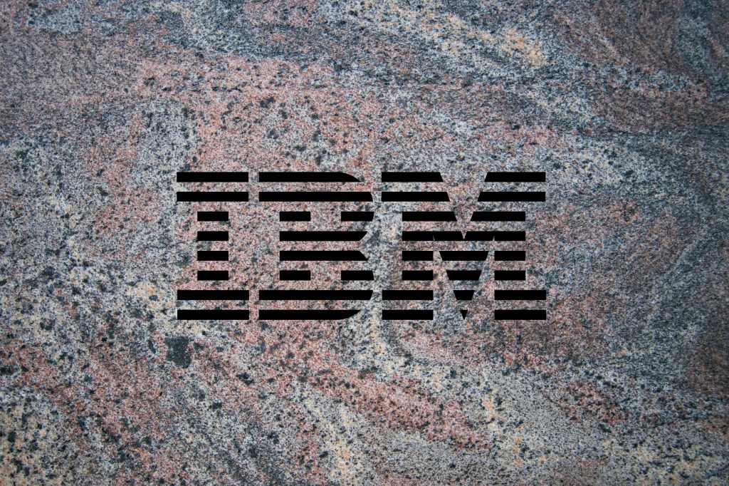 IBM presenta modelos de inteligencia artificial Granite 3.0 con compromiso de código abierto