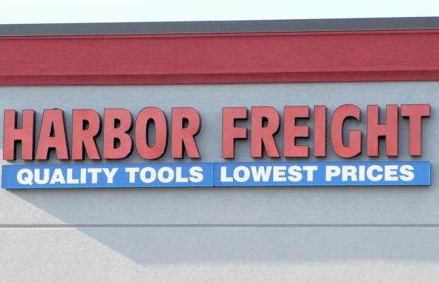 ¿Quién fabrica las soldadoras de pernos y puntos de Harbor Freight y cuánto cuestan?