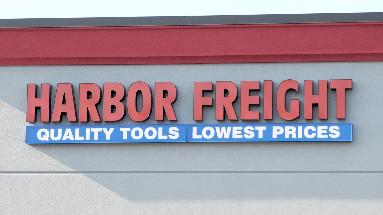 ¿Quién fabrica las soldadoras de pernos y puntos de Harbor Freight y cuánto cuestan?