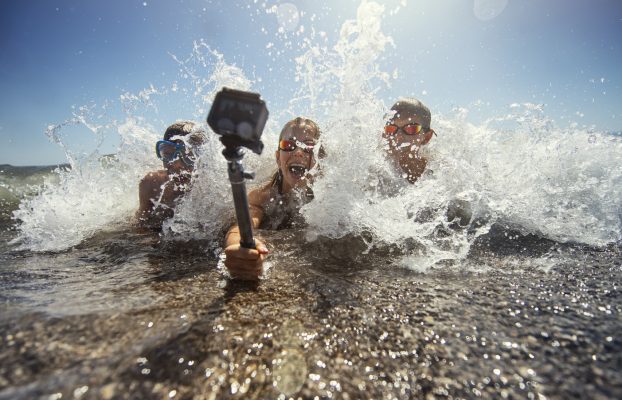 ¿Qué modelos de GoPro son resistentes al agua y a qué profundidad pueden llegar?