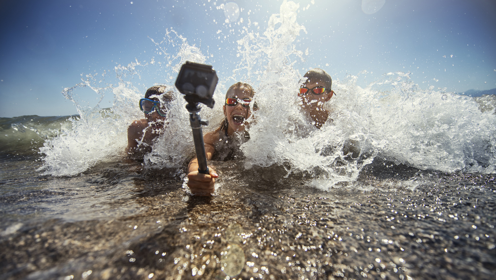 ¿Qué modelos de GoPro son resistentes al agua y a qué profundidad pueden llegar?