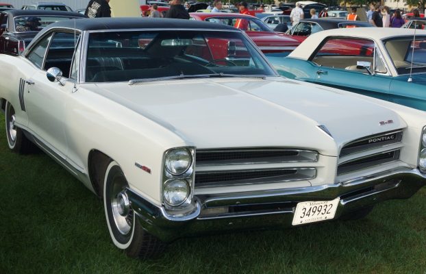 ¿Qué es un Pontiac 2+2 y en qué años se fabricó?