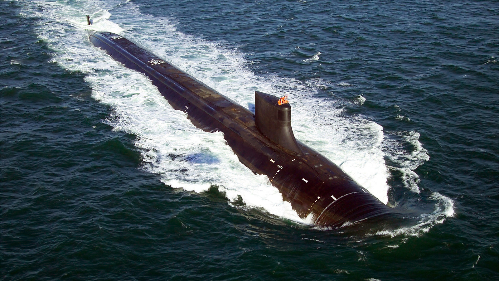 ¿Qué pasó con el capitán del USS Connecticut después de que el submarino se estrellara?