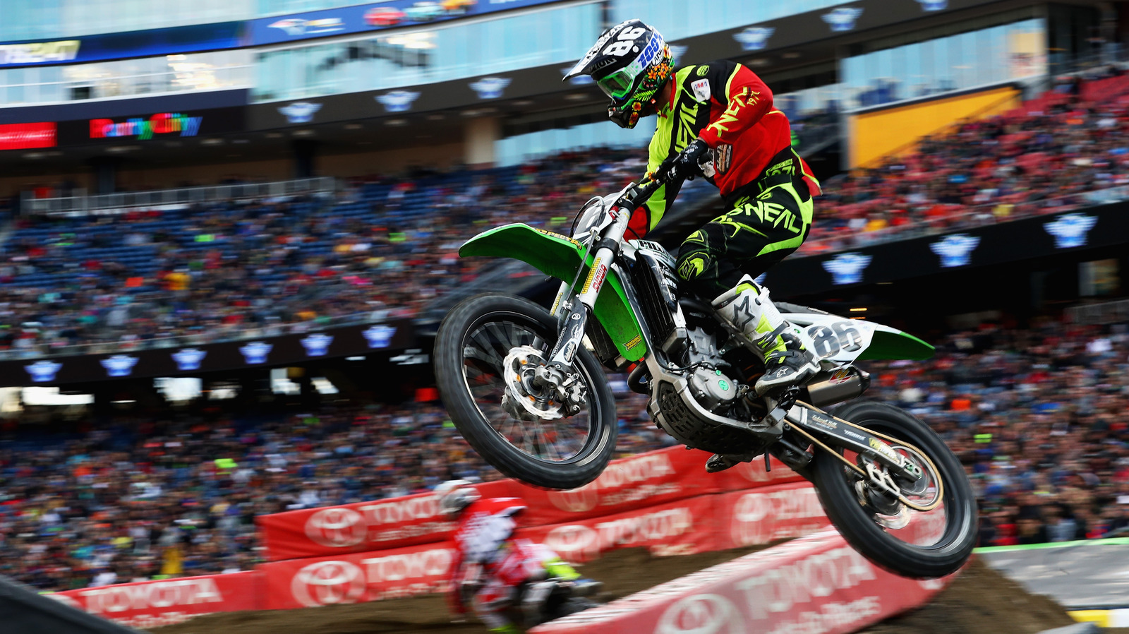 ¿Cuál es la diferencia entre las motocicletas Kawasaki MX y Cross Country?
