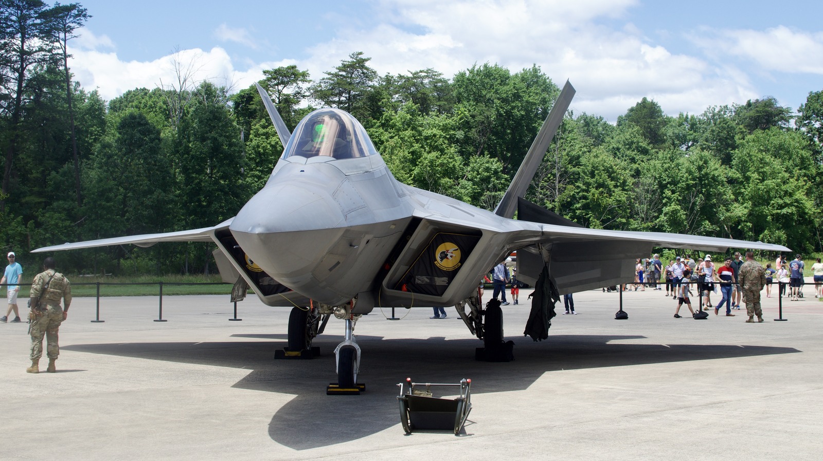 ¿Dónde se construyó el F-22 Raptor y quién lo fabricó?