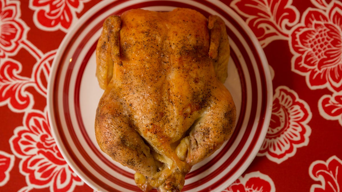 Prepare su próximo pollo entero en la freidora y agradézcamelo más tarde