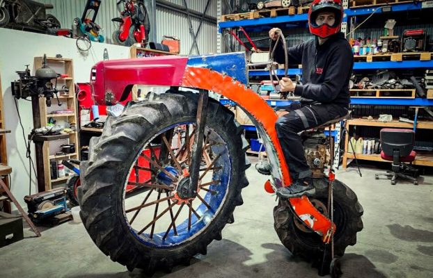 Inventor neozelandés crea una extraña motocicleta Penny Farthing basada en un tractor