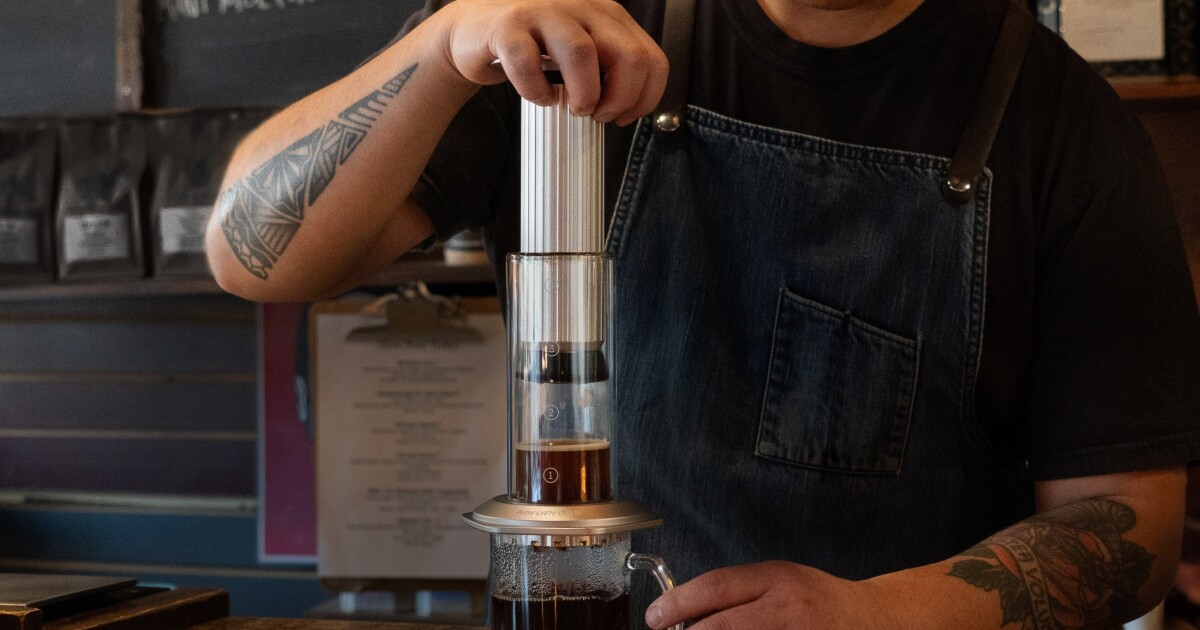 El elegante vidrio AeroPress es tan premium como el café que prepara.