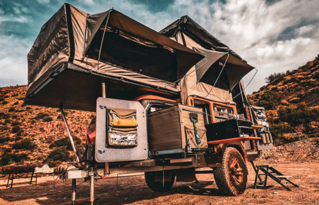 La microcaravana todoterreno explota y se convierte en un albergue de base dúplex