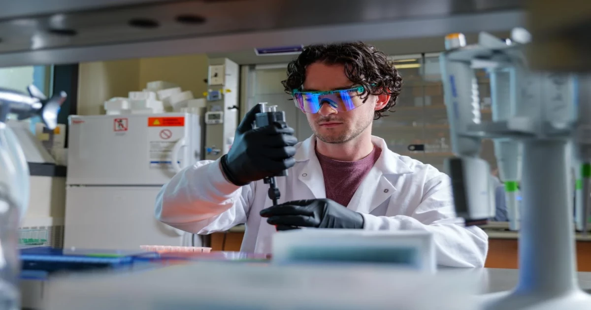 El diagnóstico portátil realiza análisis de sangre en 1 hora con un pinchazo en el dedo