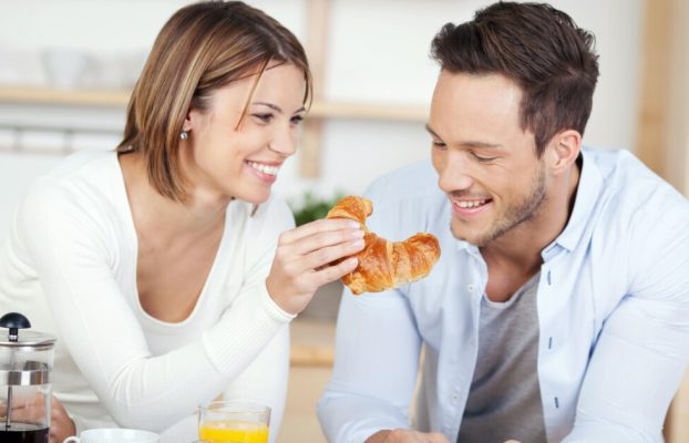 Para bajar de peso, hombres y mujeres necesitan alimentos diferentes en el desayuno