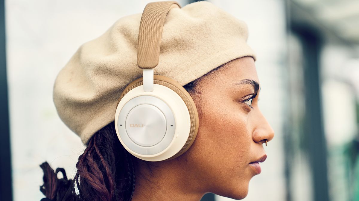 Los nuevos auriculares de alta resolución con cancelación de ruido de Dali son para audiófilos a los que les gusta un poco de estilo