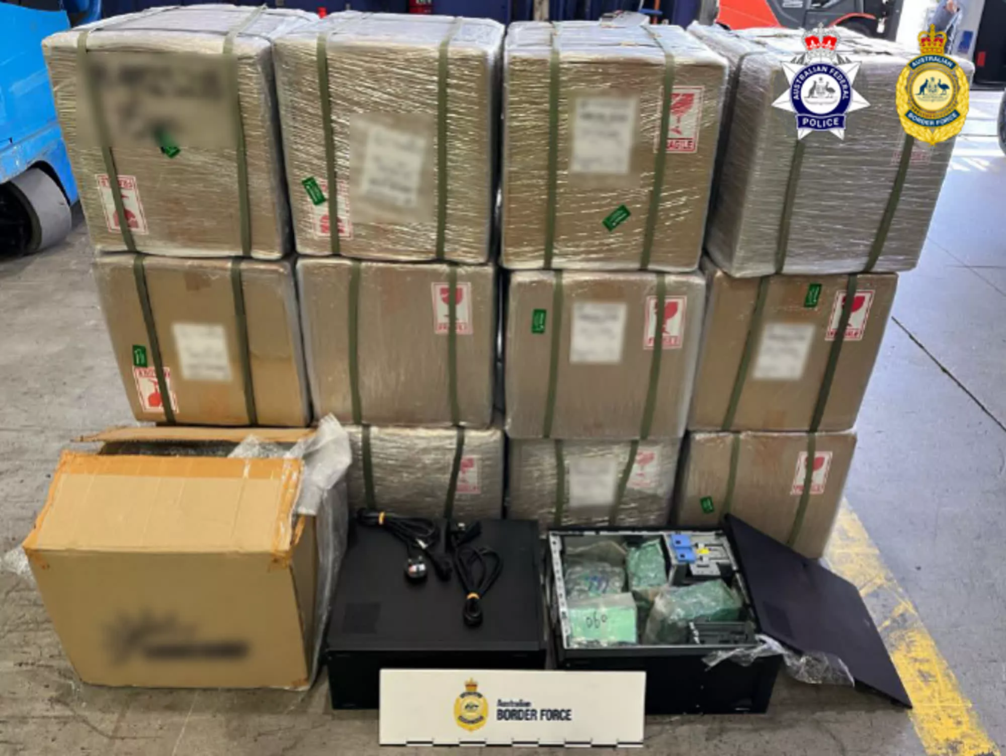 Alguien intentó contrabandear 100 kg de drogas sintéticas a Australia dentro de un montón de cajas de PC