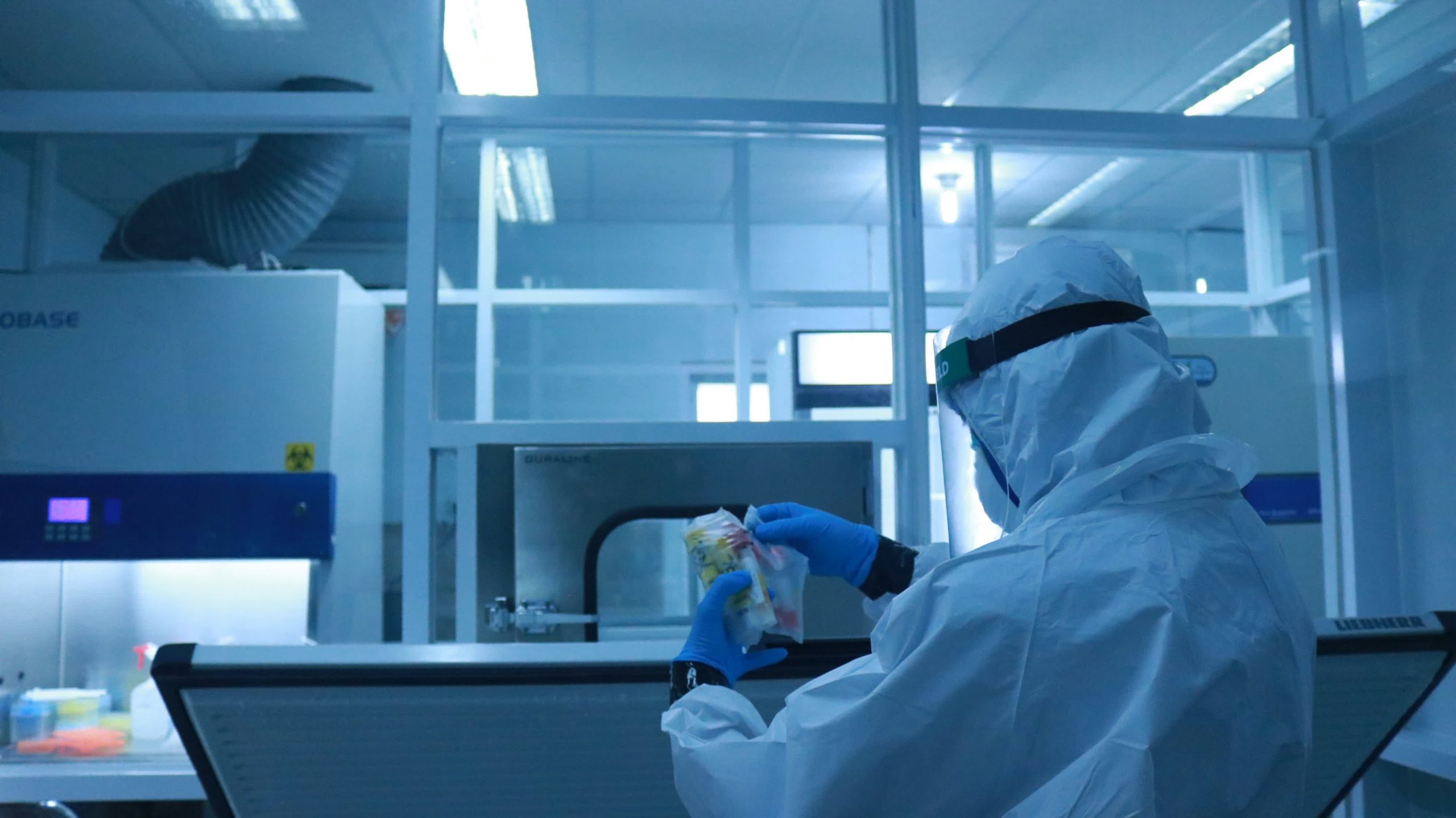 Reino Unido quiere utilizar la vigilancia genómica para prevenir futuras pandemias