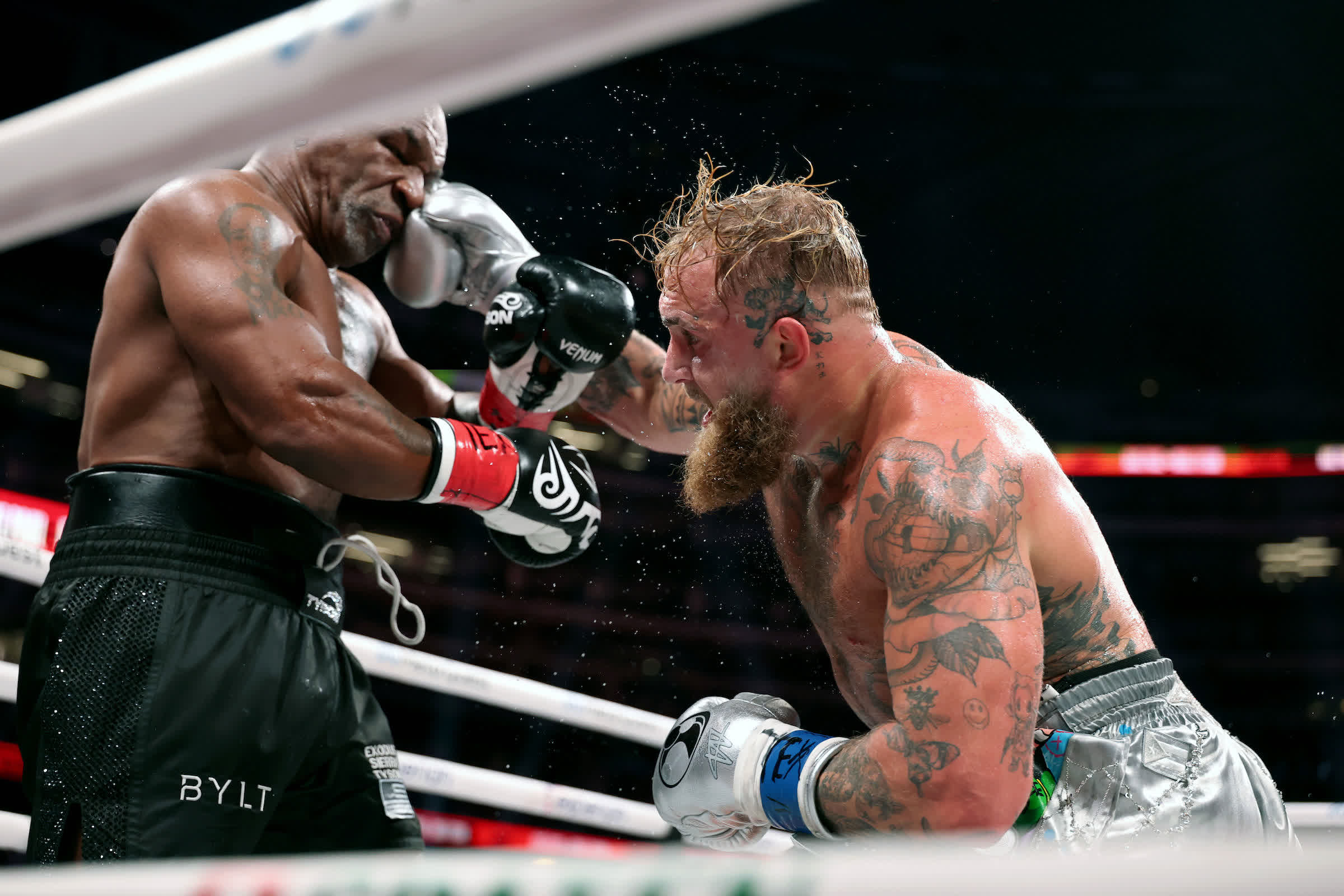 Espectador enojado demanda a Netflix por problemas de transmisión durante la pelea entre Tyson y Paul