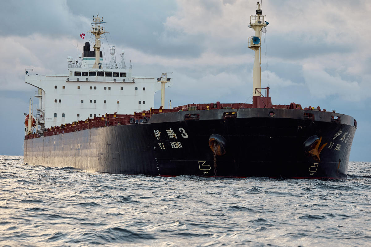 Los investigadores dicen que la tripulación de un barco chino arrastró deliberadamente su ancla para cortar los cables de datos submarinos.
