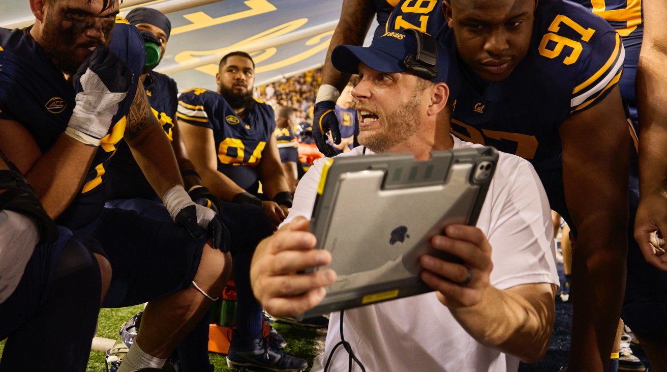 Los equipos de fútbol universitario se entusiasman con el iPad Pro con nanotexturas