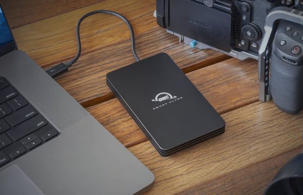 El SSD OWC Envoy Ultra Thunderbolt 5 ofrece transferencias de datos rápidas de 6 GB/s