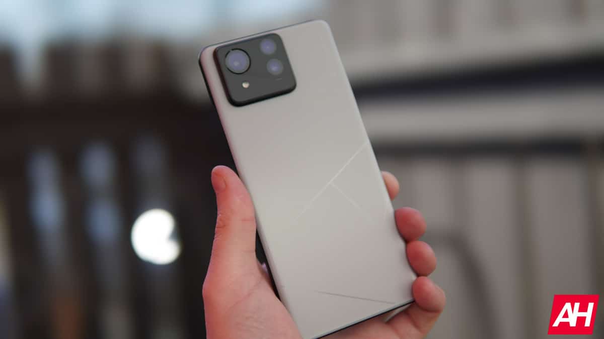 ASUS ZenFone 12 aparece en línea, anunciando su futura llegada
