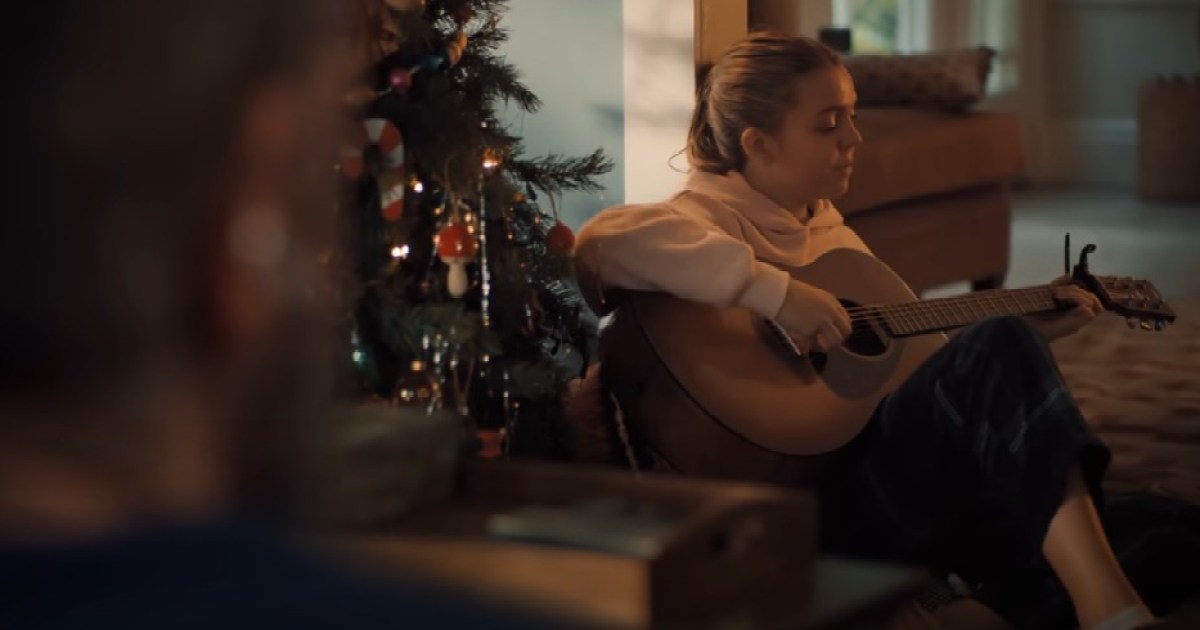 Aviso navideño de Apple es lágrima fácil gracias a los AirPods Pro 2