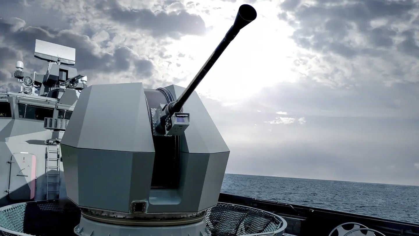 BAE entregará cañones Bofors 40Mk4 a dos armadas europeas