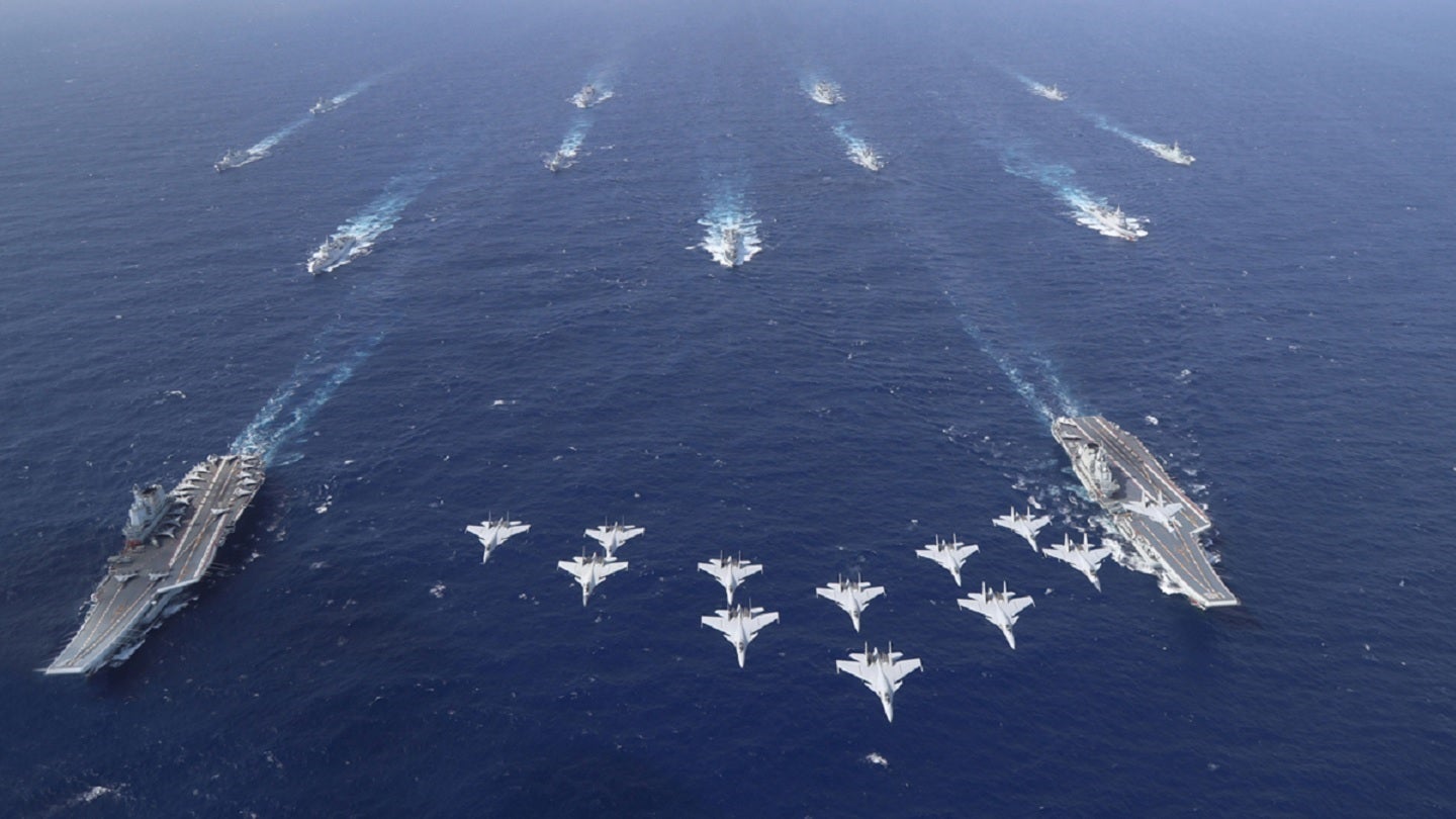 China acelera el desarrollo de portaaviones mientras Liaoning y Shandong realizan ejercicios