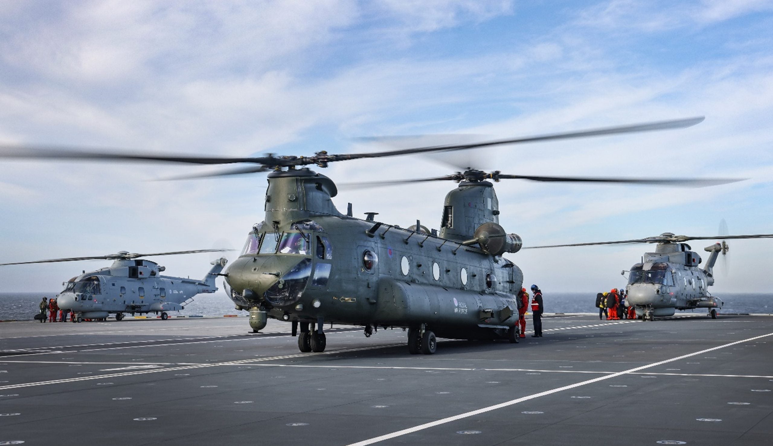 El Ministerio de Defensa del Reino Unido investiga el impacto de los gases de escape de un helicóptero en el personal